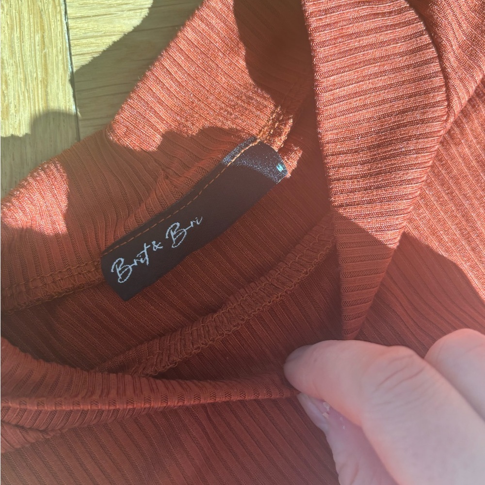 Terracotta mockneck ribbed tank - Picture 3 of 4